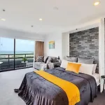 Skyline Sojourn Studio With Parking And Sea Views