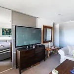 Bright 2 Bedroom 2 Bath In Grafton With Views