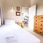 Harbour And Coastal 3 Bedroom Home With Path Views