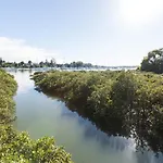 Harbour And Coastal 3 Bedroom Home With Path Views