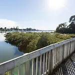 Harbour And Coastal 3 Bedroom Home With Path Views