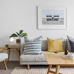 Inner City Apartment With Harbour Views