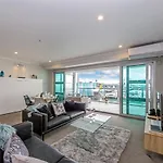 Qv Elegant Modern Apt With Water View - 982