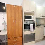 City Den Studio With Wi-Fi And Kitchen