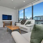 Qv Brand New Luxury Apt With Tandem Carpark - 975