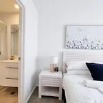 Huntington Townhouse With Patio And Parking
