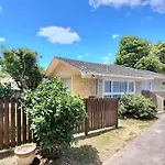 Spacious 4 Bedroom Home With Free Parking