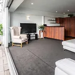 Great Views, 1 Bedroom Apartment On The Waterfront