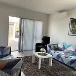 4 Bedroom Home Fully Furnished In Papakura, Auckland