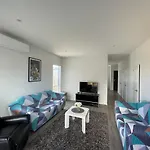 4 Bedroom Home Fully Furnished In Papakura, Auckland