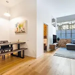 Stylish City Pad Near Sky Tower