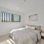 New Modern Townhouse In The Heart Of Takapuna