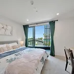 New Modern Townhouse In The Heart Of Takapuna