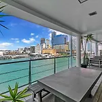 Qv Upmarket Waterfront Apartment - 787