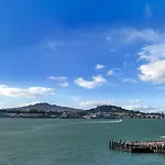 Qv Upmarket Waterfront Apartment - 787