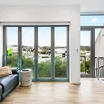 The Perfect Pad On The Shore Seconds To Stadium