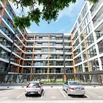 Spacious One Bedroom Apartment In Newmarket