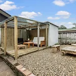 Fusion Modern Escape With Parking And Patio