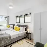 Fusion Modern Escape With Parking And Patio