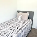 A&J Queen Bedroom-Quiet And Brand New With Reserve View