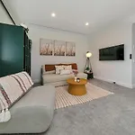 Homey Heritage Hideaway & Cp!