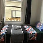 Mt Eden Tidy Bedroom Rm7