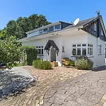 Tui Escape - 4 Bedroom Downstairs Villa Birkenhead