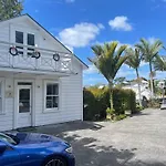 Western Springs Villa To Auckland Central Heritage Villa