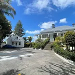 Western Springs Villa To Auckland Central Heritage Villa