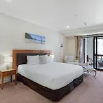 Deluxe Apartment Heated Pool Gym Hot Tub Sauna Tennis Court