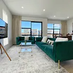 Your Modern Home In Sandringham, Close To City, Heat Pumps, Netflix, Parking