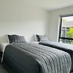 Cozy And Comfortable, Sunny Three-Storey Building