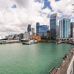 Luxury Apartment With Stunning Harbour & City View