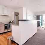Luxury Apartment With Stunning Harbour & City View
