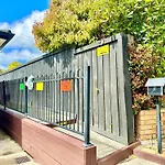 Modern Private 2 Bedroom Home-Unit In Albany With Netflix