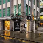 Stylish City Pad Near Sky Tower
