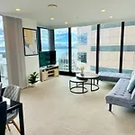 Magnificent Skytower, Sea, Habour View In Cbd