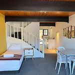 Oakwood Manor Motor Lodge