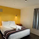 Oakwood Manor Motor Lodge