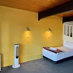 Oakwood Manor Motor Lodge