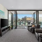Lovely View Apartment - Free Parking, Pool And Gym