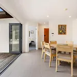Stylish And Serene Living In Kohimarama