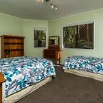 Beachside Bliss Castor Bay - Holiday By The Beach