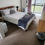 Cozy Apartment On Shalimar