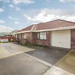 Budget Friendly Rooms Near The Airport