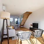 St Vincent Charmer - Stylish Townhouse W Carpark