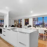 Metropolis Apartments By Urban Rest