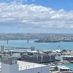 Gorgeous High Floor 2 Bedroom Apartment In Auckland Cbd