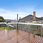 Kiwi Holiday Home With A View