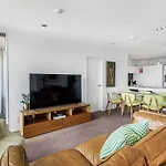 Perfection, Style, 2Br, 2Ba, 2 Free Carpark 400M To Eden Park
